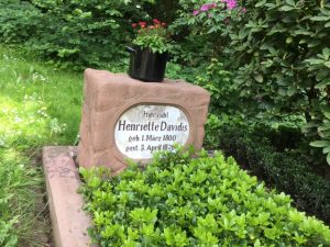 Das Grab von Henriette Davidis auf dem Ostfriedhof (Foto: Katrin Pinetzki / Stadt Dortmund)
