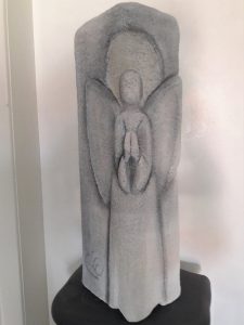 Skulptur "Betender Engel", Ytong-Stein, Dagmar Schnecke-Bend