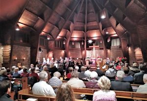 Der Chor der Paul-Gerhardt-Kirche unter Leitung von Heiko Waldhans