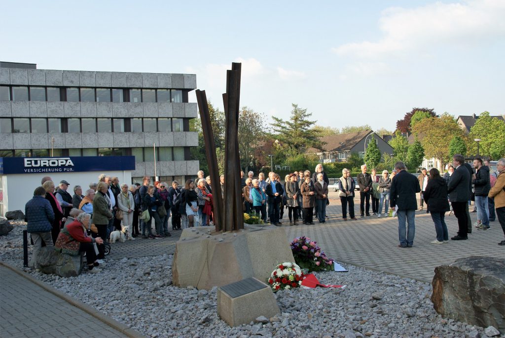 Gedenkstunde am Mahnmal Ruhrallee (Foto: Rüdiger Beck)
