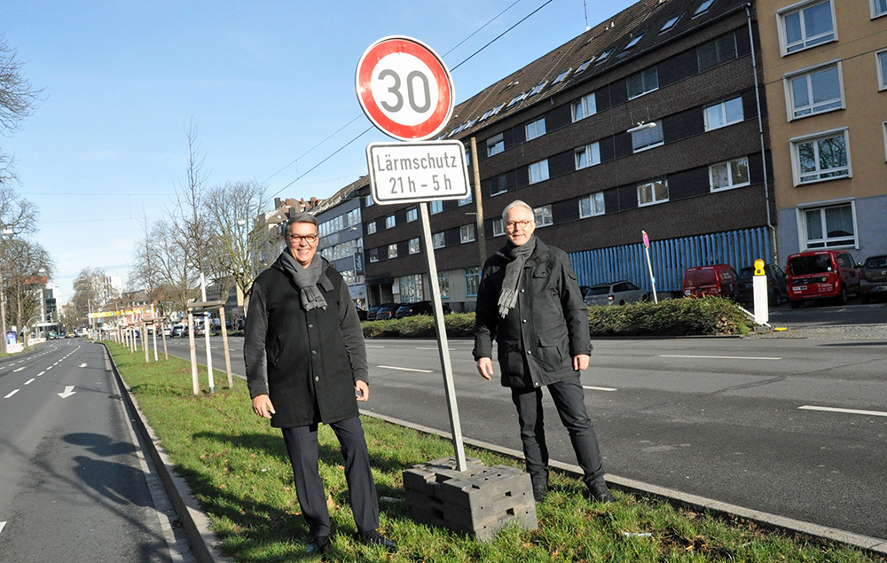 Tempo 30 auf dem Wall: Oberbürgermeister Thomas Westphal und Polizeipräsident Gregor Lange. (Foto: Stadt Dortmund/Anja Kador)