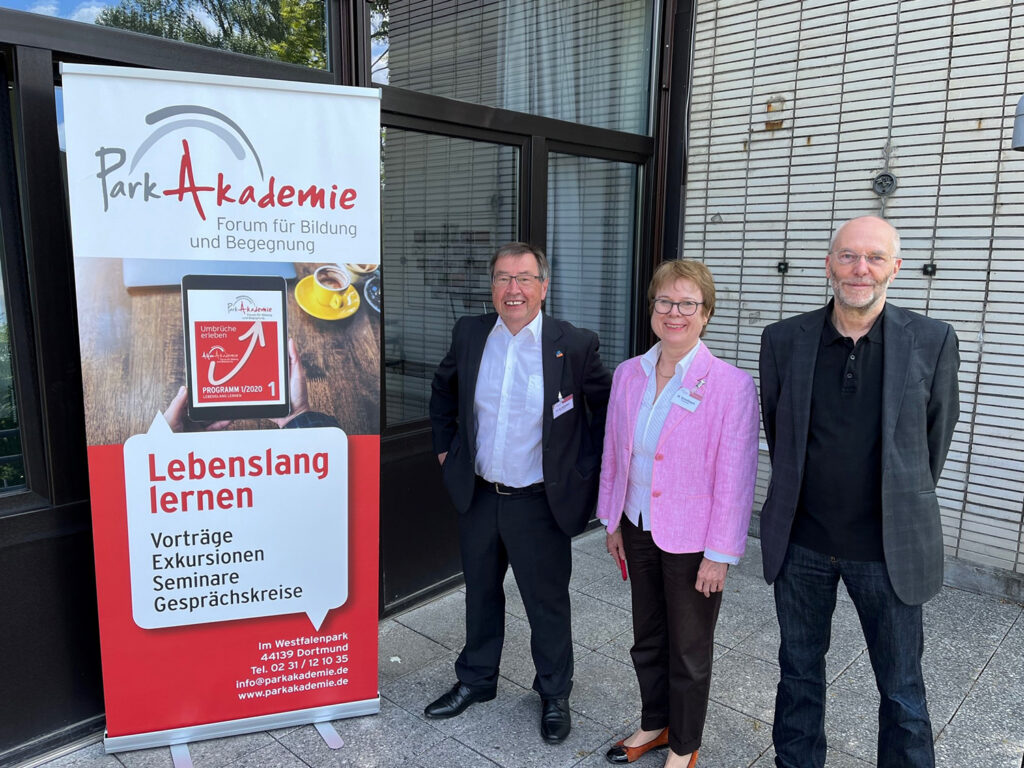 Von links nach rechts: Heinz-Dieter Düdder (Schatzmeister), Marlies Schellbach (1. Vorsitzende) und Dr. Ulrich Sassenbach (2. Vorsitzender), Foto: ParkAkademie