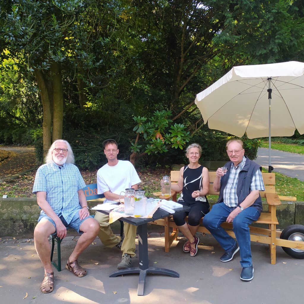 Plauderbank trifft Mobile Schattenbank, Foto: Seniorenbüro Innenstadt-Ost