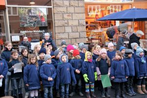 Die Franzi-Spatzen von der Franziskus Grundschule sorgten für weihnachtliche Stimmung, Foto: Rüdiger Beck