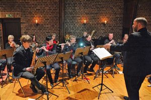 Orchester der Paul-Gerhardt-Kirchengemeinde unter der Leitung von Martin Schlömer, Foto: Paul-Gerhardt-Gemeinde